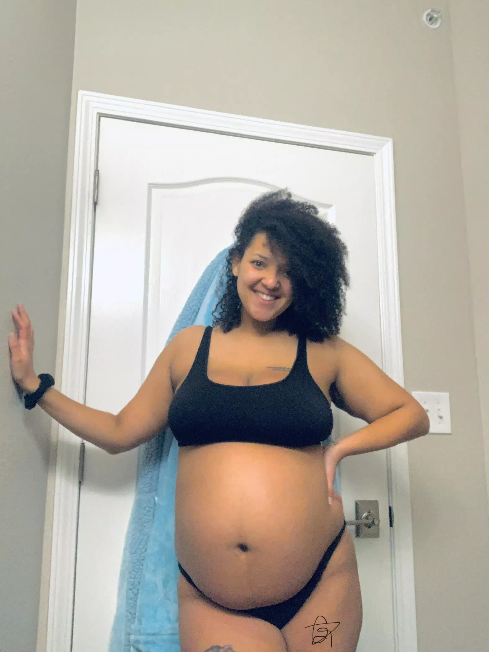 i have so much precious content 🙈 dm me ‘🤰🏽’ and we’ll talk about my bundle 🥰 posted by therealravenc