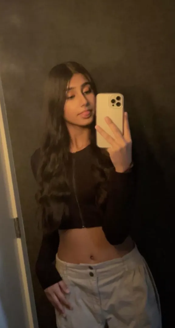 I meed someone to cum all over my Indian face😫 by ariaparuthi