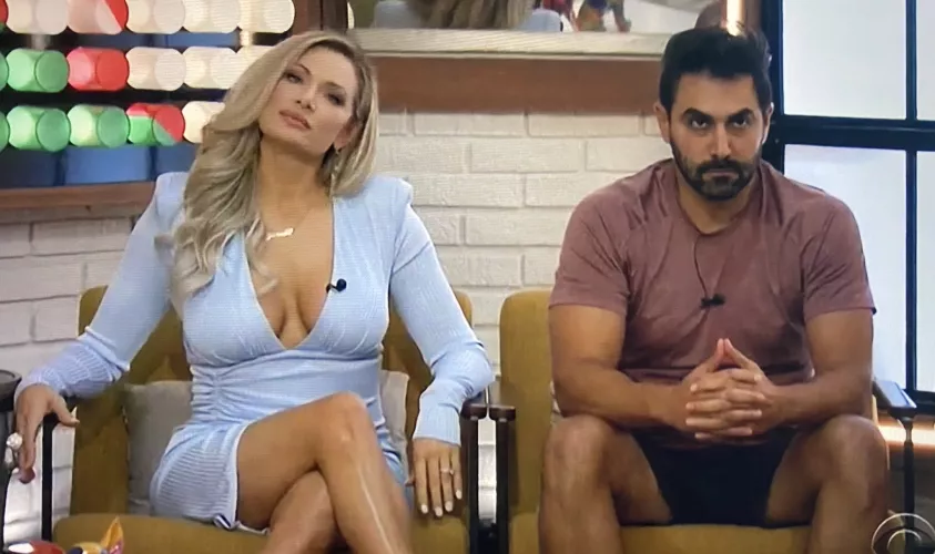 Janelle looking MILF-tastic by Consistent-House-397