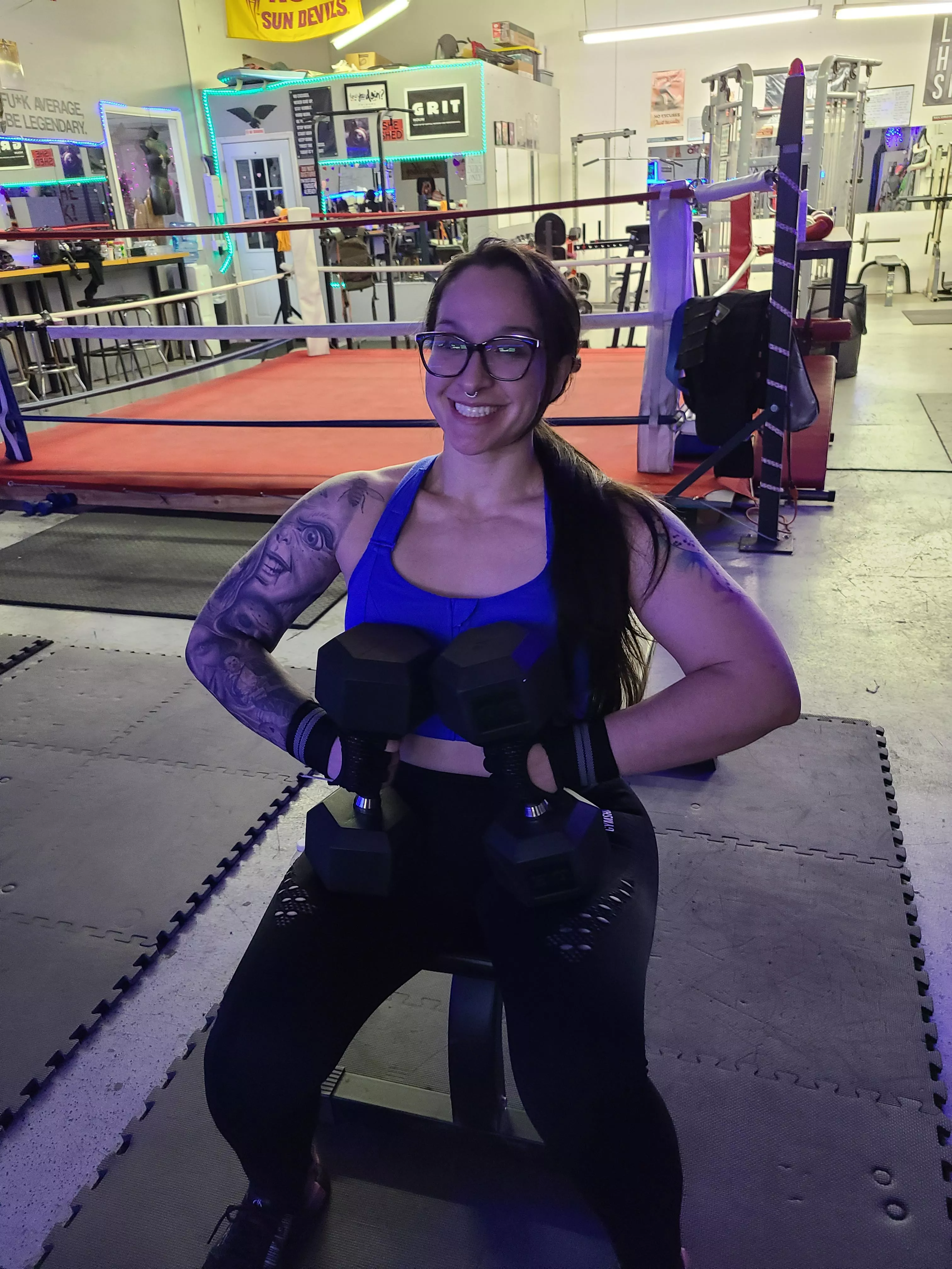 Just a girl chest pressing 30 lb dumbells 💪 posted by AsstroGirlGia