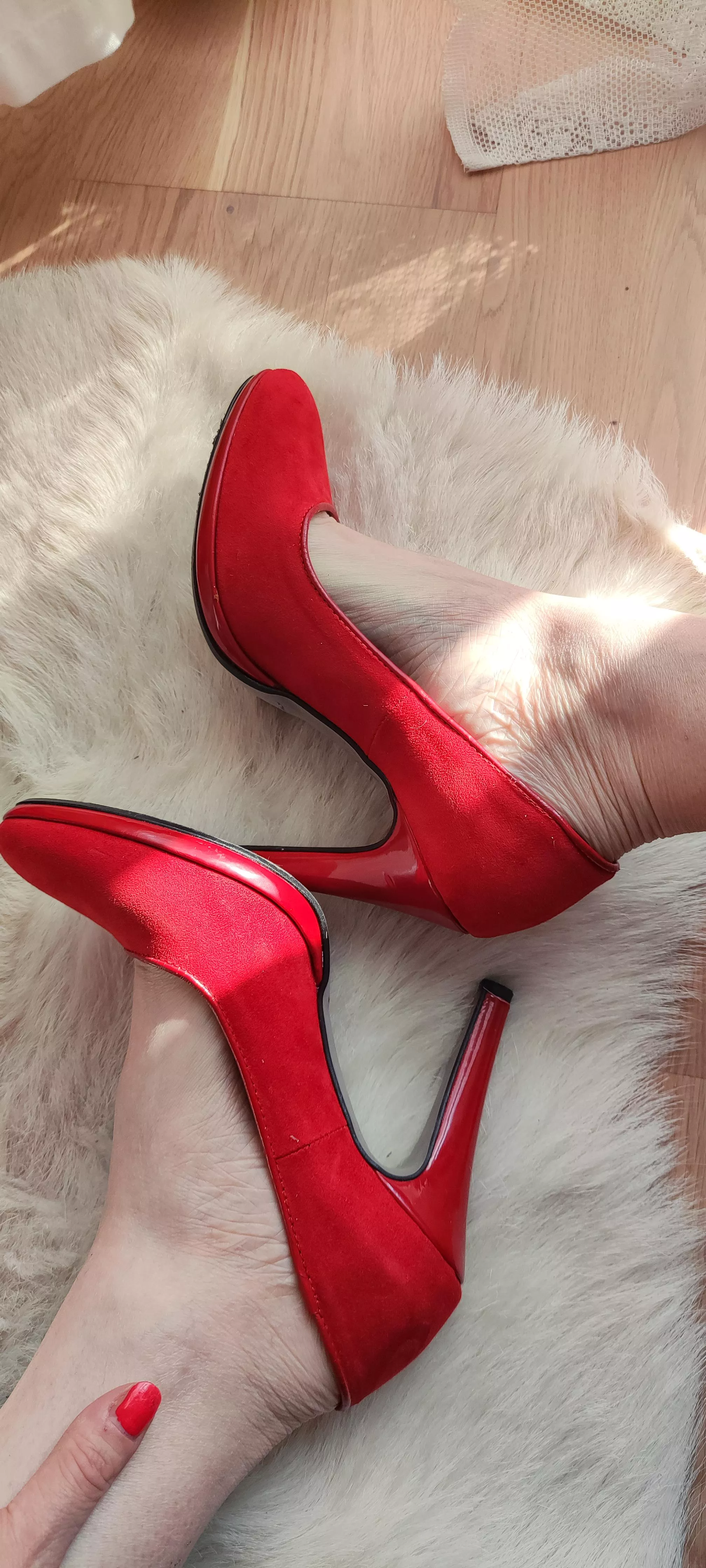 Lady in red posted by onlyfancyfeet7