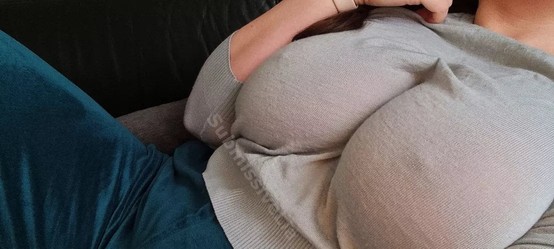 Lay your head on me by SubmissiveLia