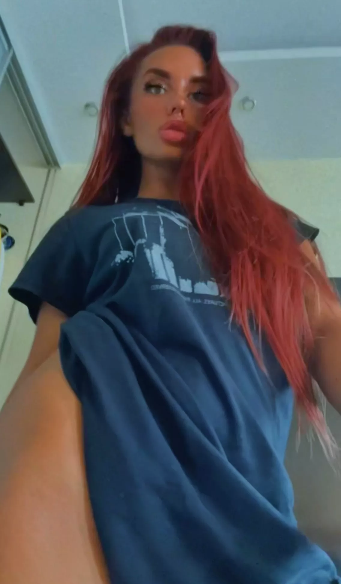 Lift this shirt and take a look at my paradise posted by bicchierezi