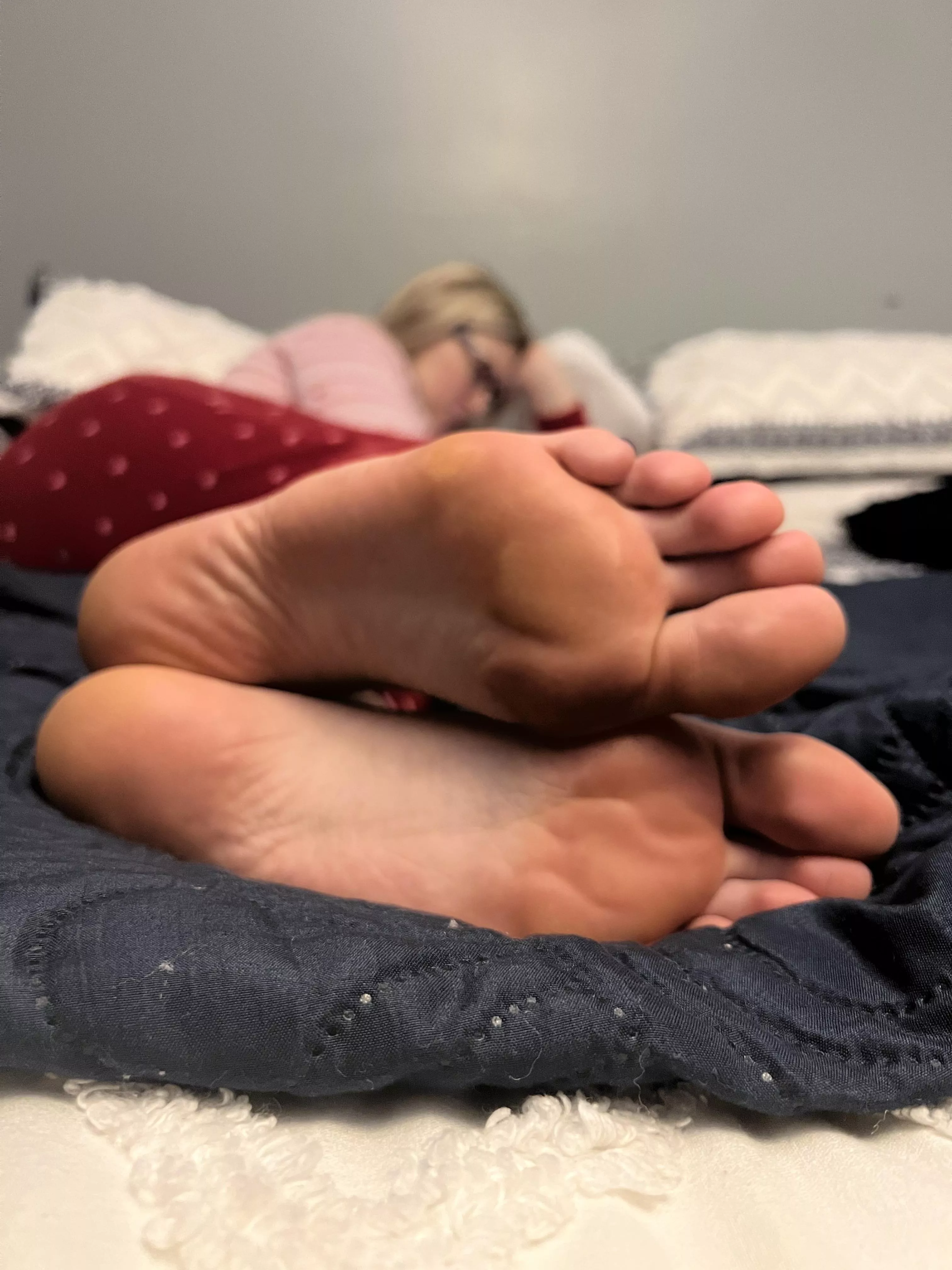Make sure to tuck my feet back under the covers after you’re done playing with them posted by TheQueenofArch