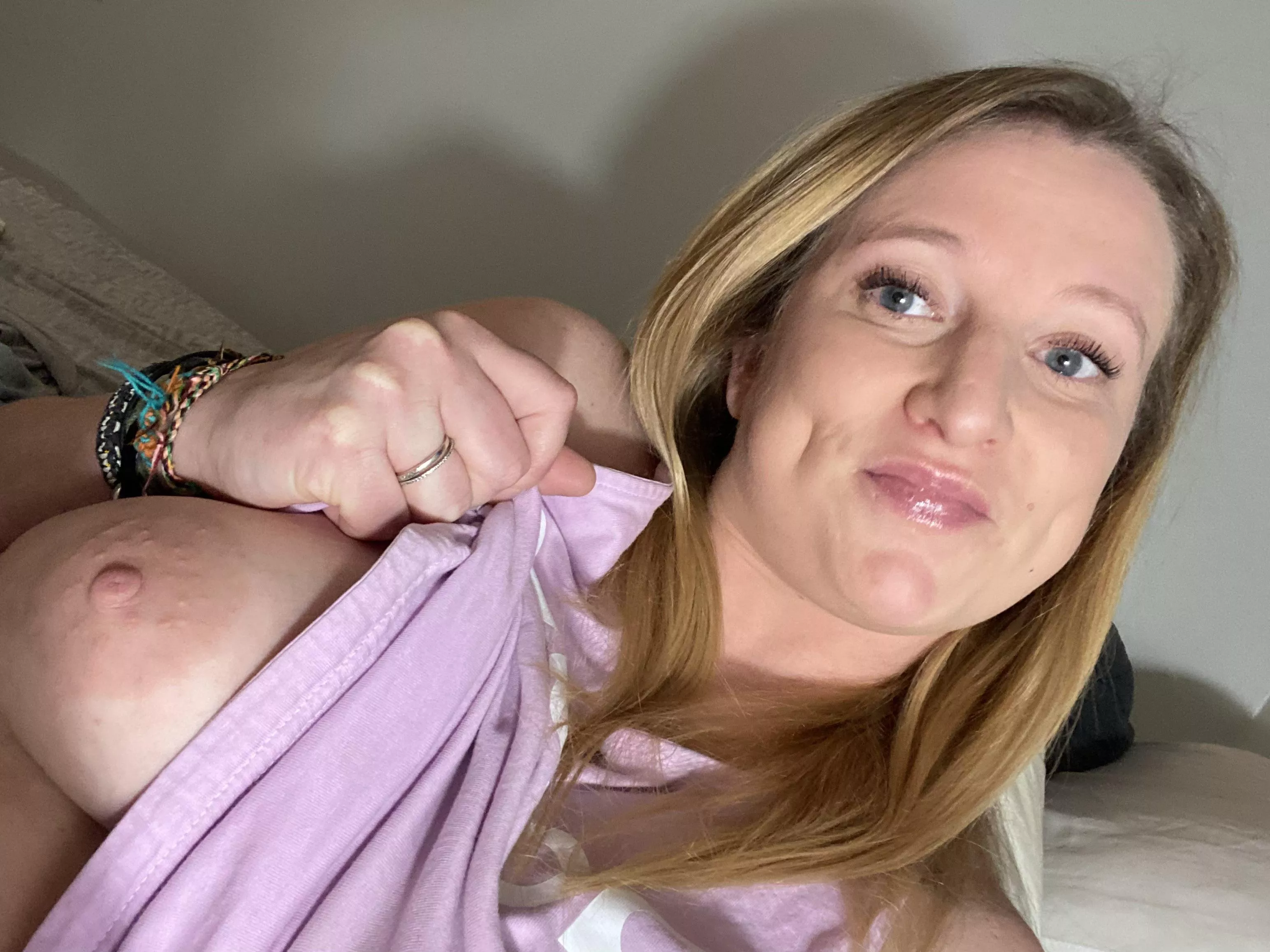 Mommy needs a daddy, tell me your down 😍😇 posted by Marykatey88