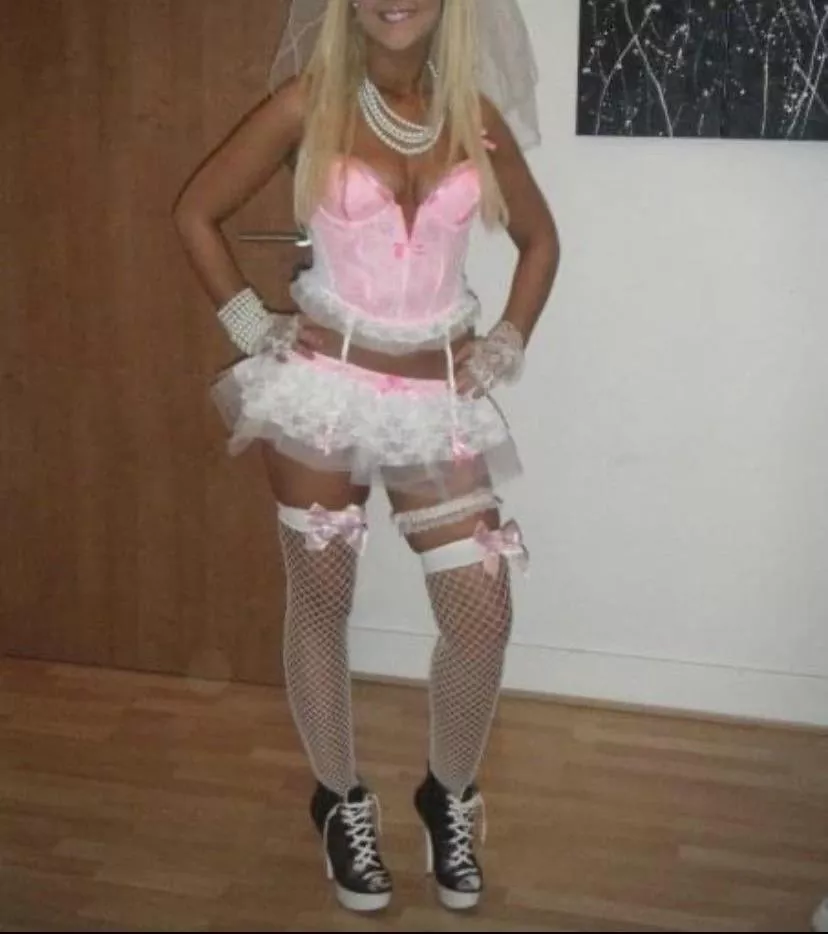 My chav sister used to go out dressed like this 🥵 posted by throwawayyy2029