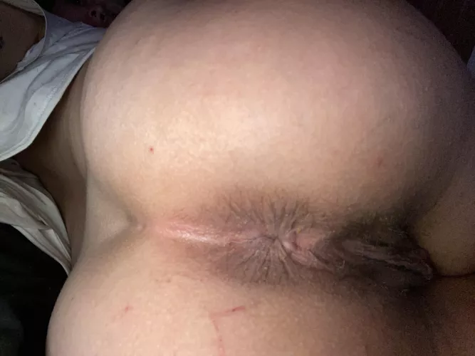 My holes are available 💦 by aunna22