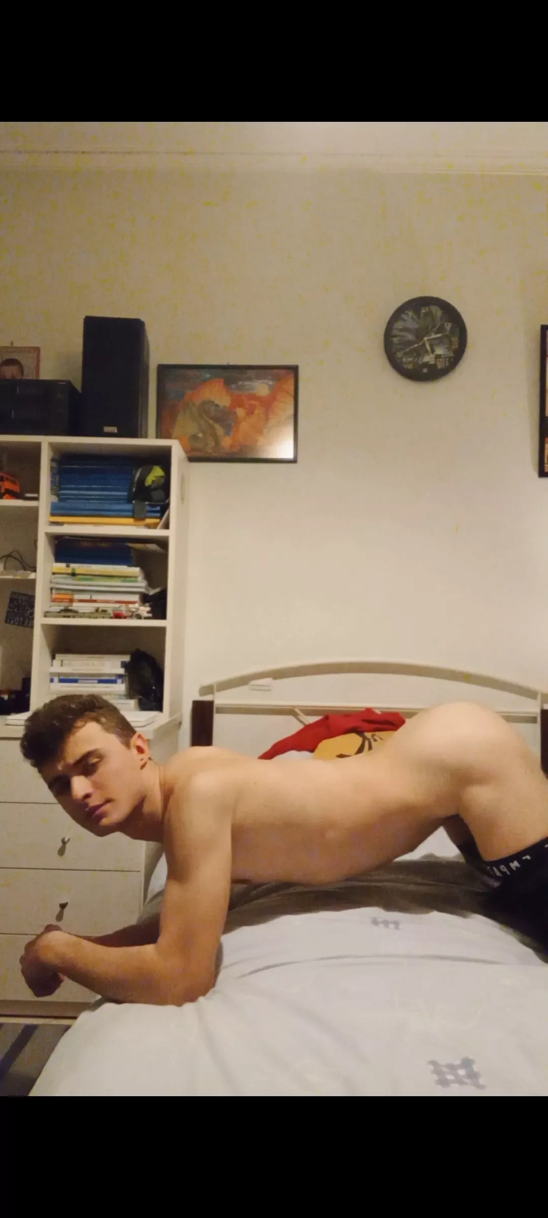 no Twitter but these bitches follow me posted by AresGreekGod2004