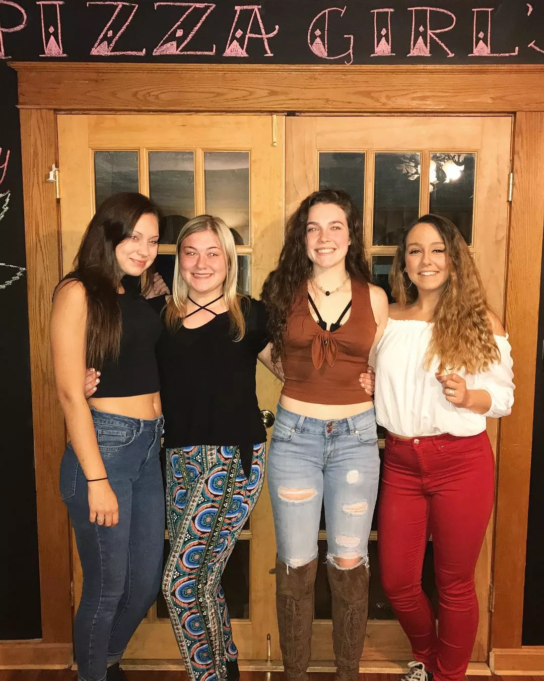 Pizza girls posted by Wallydinger123