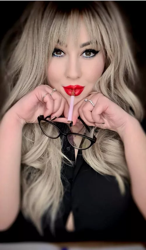 Psssttt ... by AmsAddicts