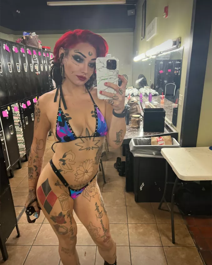 Selfie but not selfish posted by missmayhem666