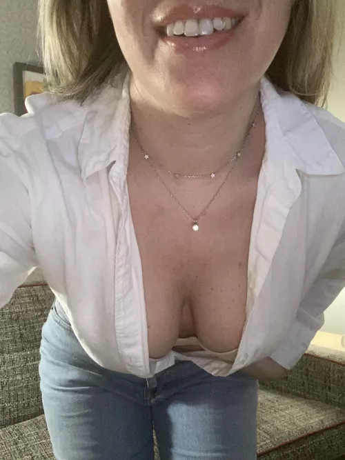 Sneak peek before heading to the hotel bar. by Unicorn_8519