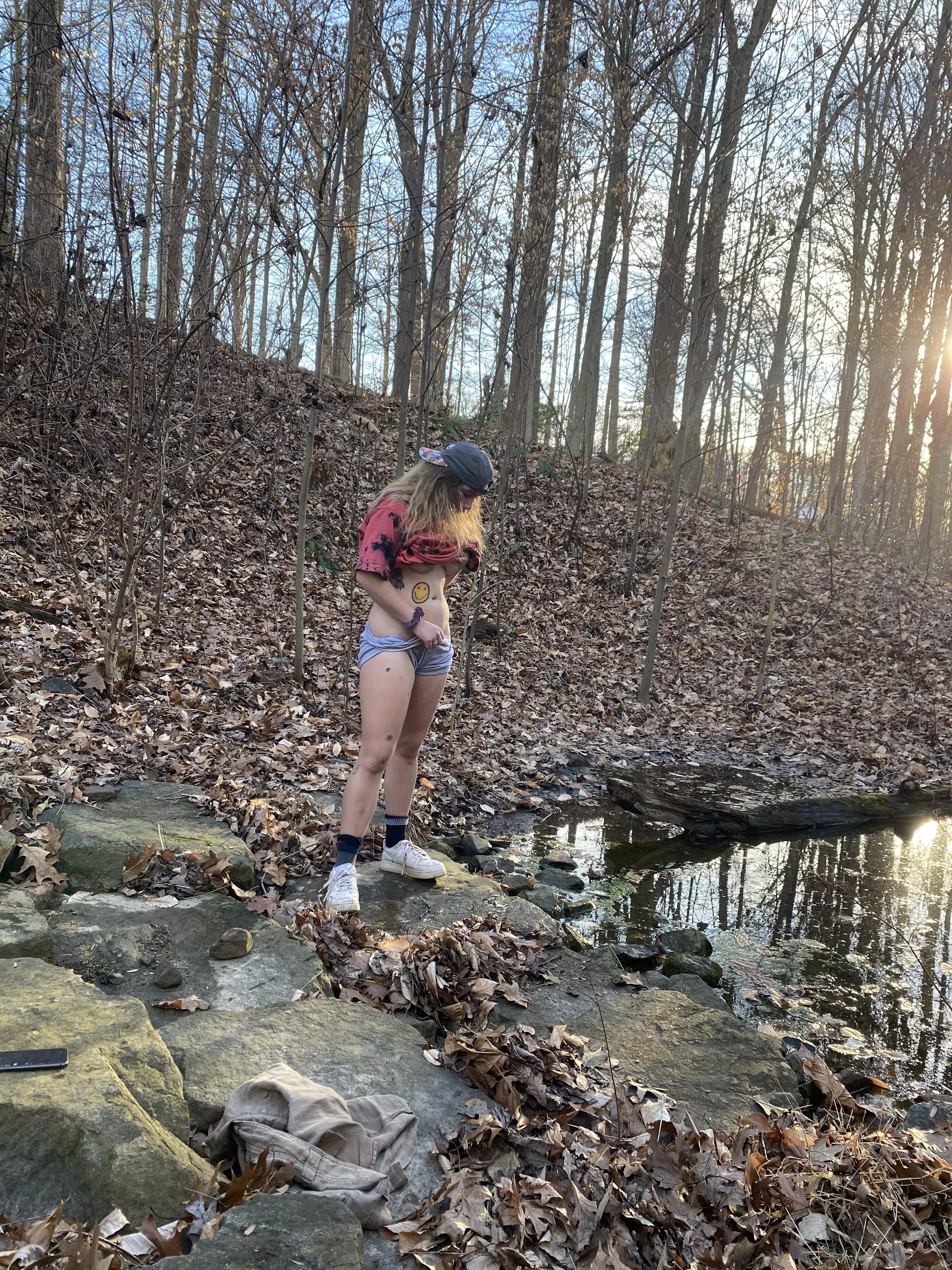 Took a stroll and saw a duck posted by Sintiluturn