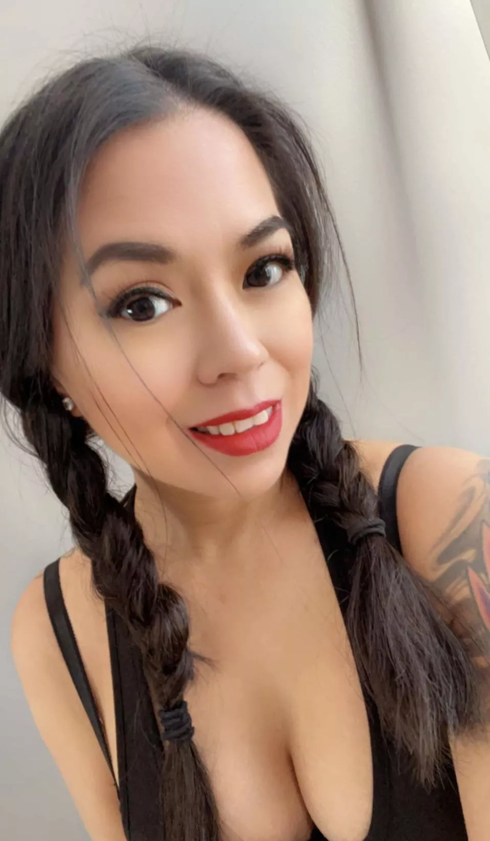 Vietnamese 👸🐝 (@honeybeenguyen2) [Onlyfans] posted by honeybeenguyen-2-