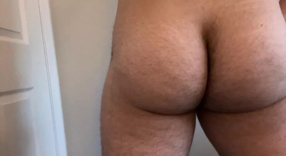 What do you think about my big hairy ass? by Yungswen