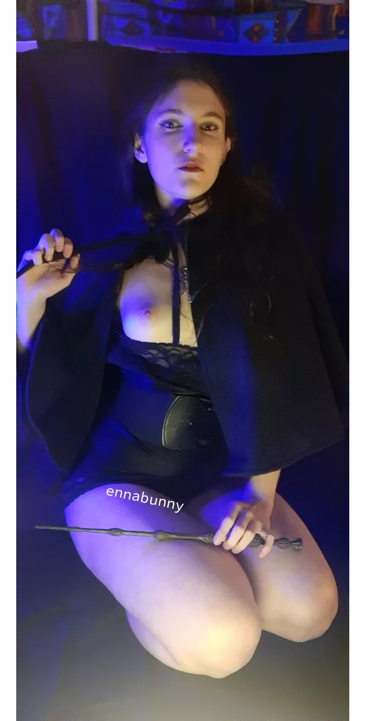 Witch getting ready for the ritual posted by Enna99