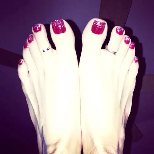Would u give me a foot rub or just put them in ur mouth…51f by Princessmilffeet