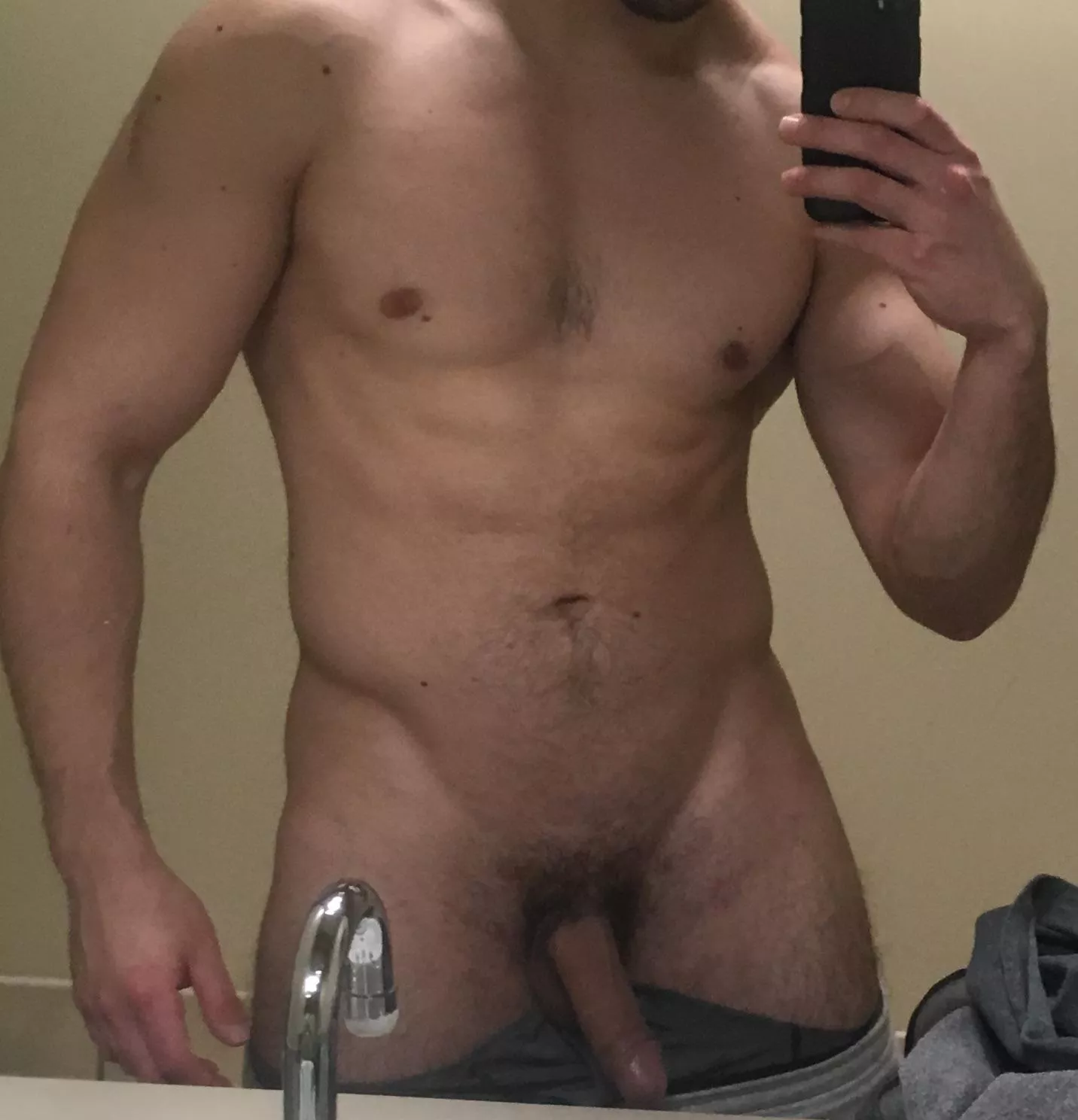 27 fit and hung looking for same posted by fitdude101