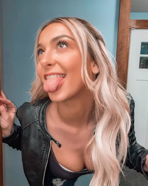 Blonde stunner by Wallydinger123