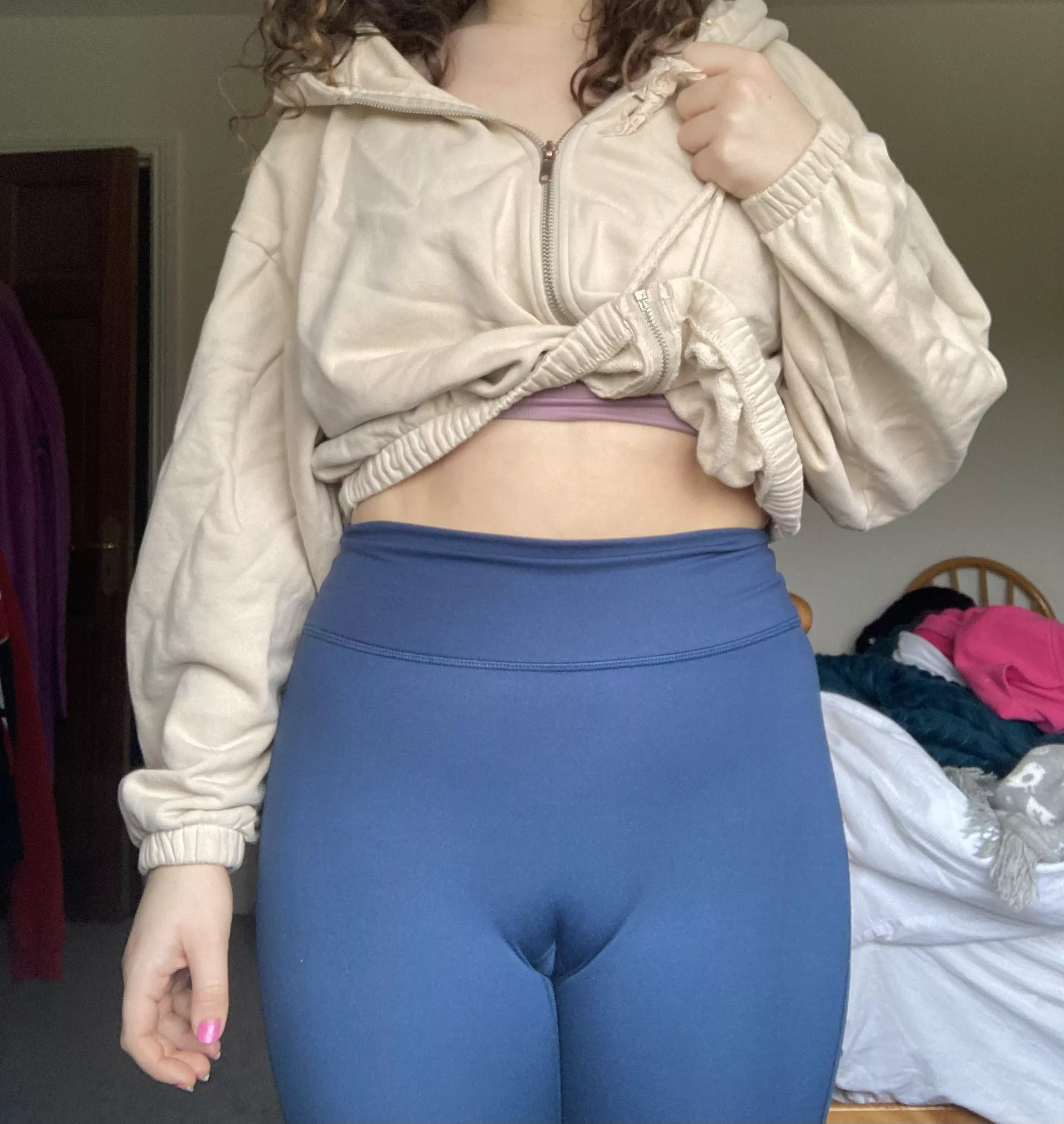 Camel toe popping out to say hello posted by venusenergy22