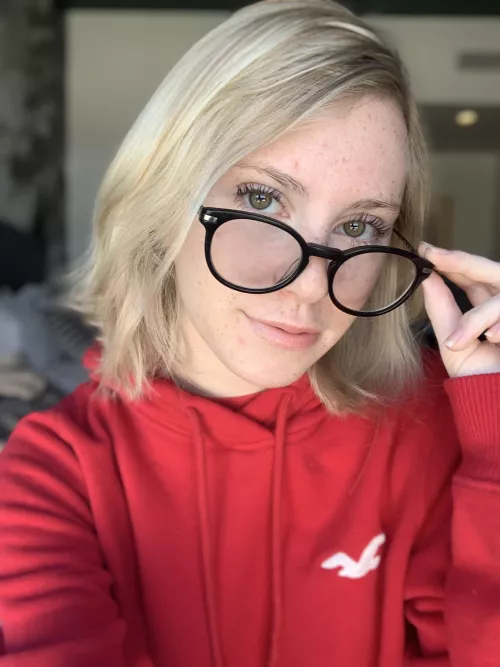 Didn’t used to always have glasses, but now I do! 👓 🤓 by Beccaaaaaalolz