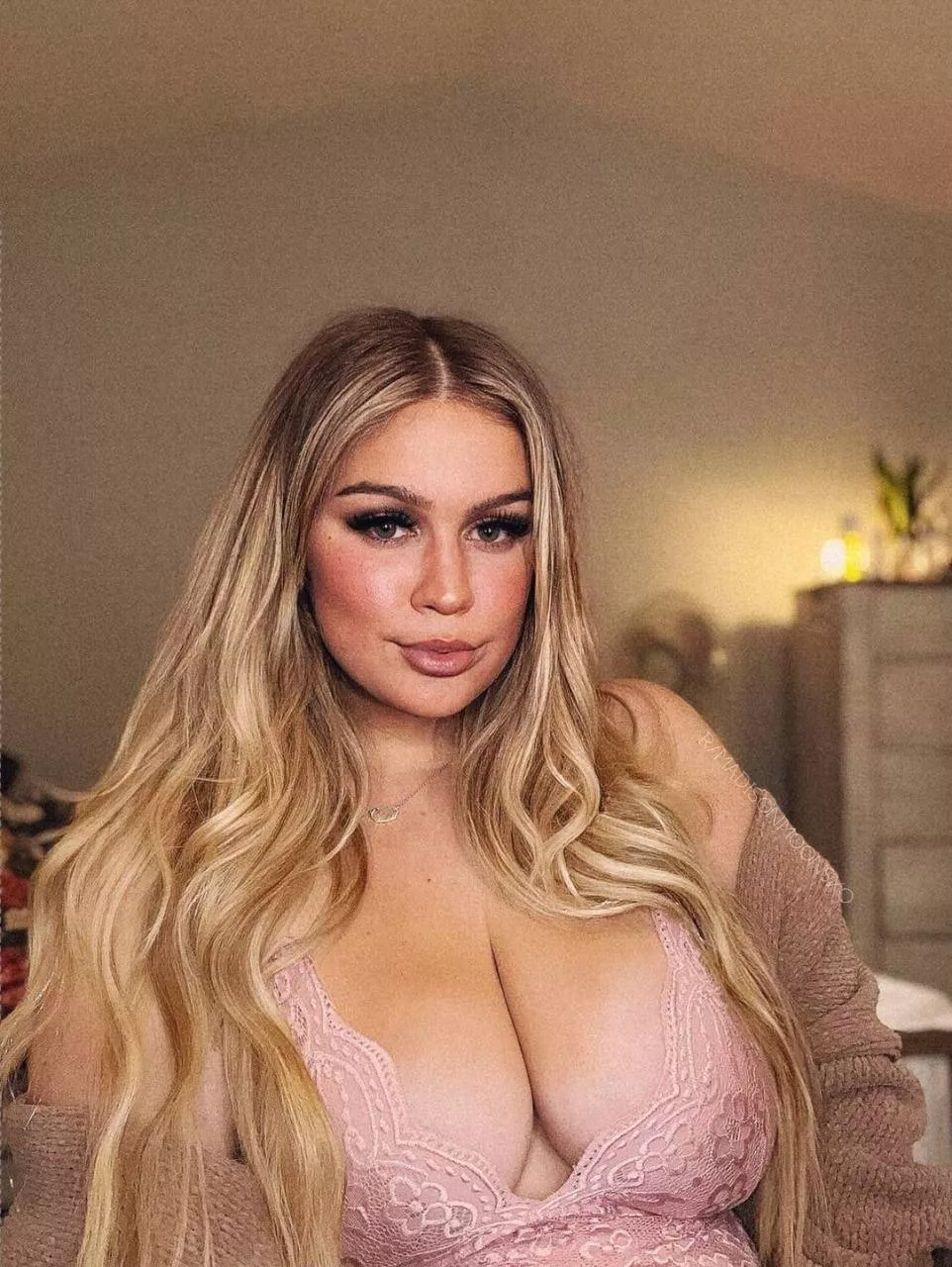 do you like blonde girls with g cups? posted by madisonmoonsxo