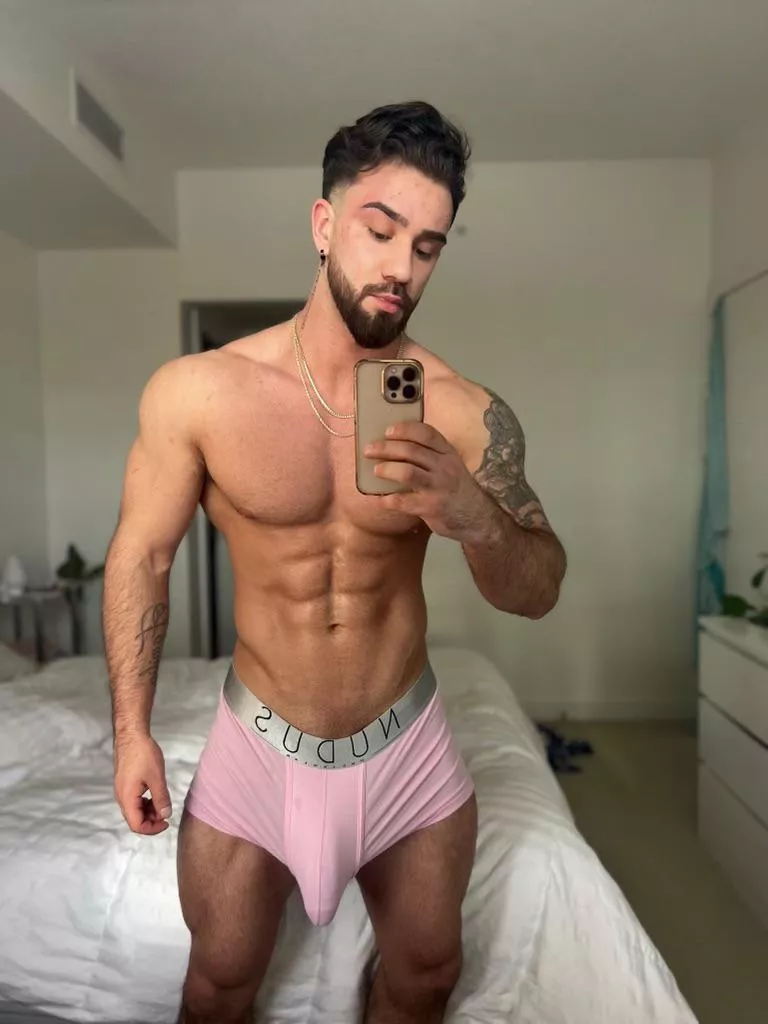 Does pink look good on me posted by alphaflexer