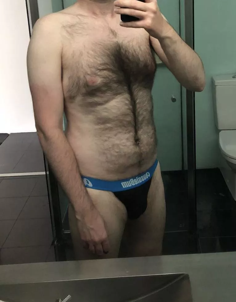 Does the term “farmer’s tan” exist outside the U.K. and Ireland? Anyway, I have a farmer’s tan. I need to remember to put the sunscreen on further up my arms. posted by Richardse110