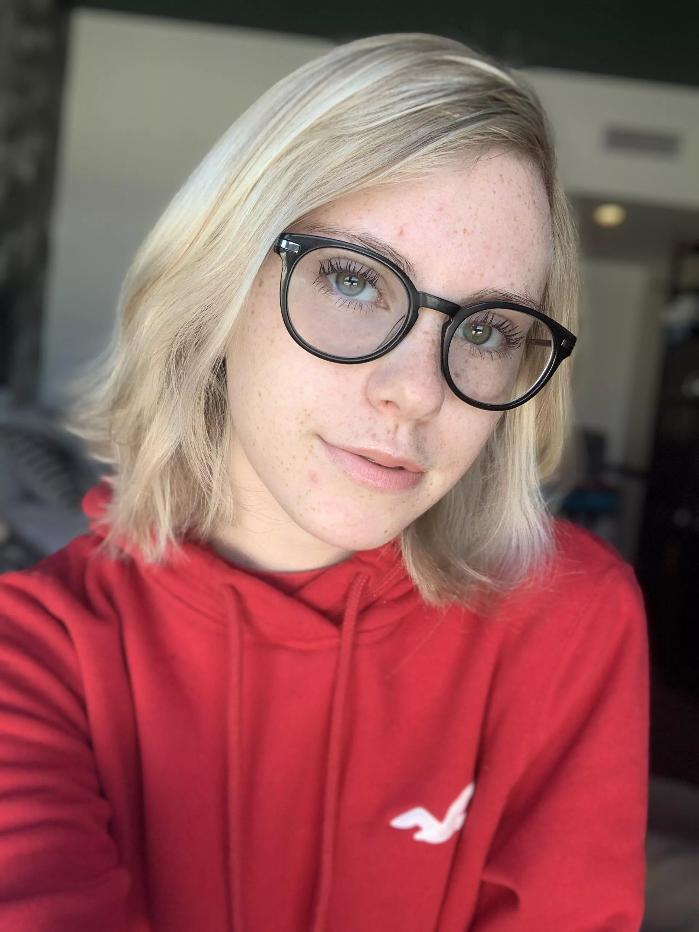 First post here! Newly 21 🎉✨ posted by Beccaaaaaalolz