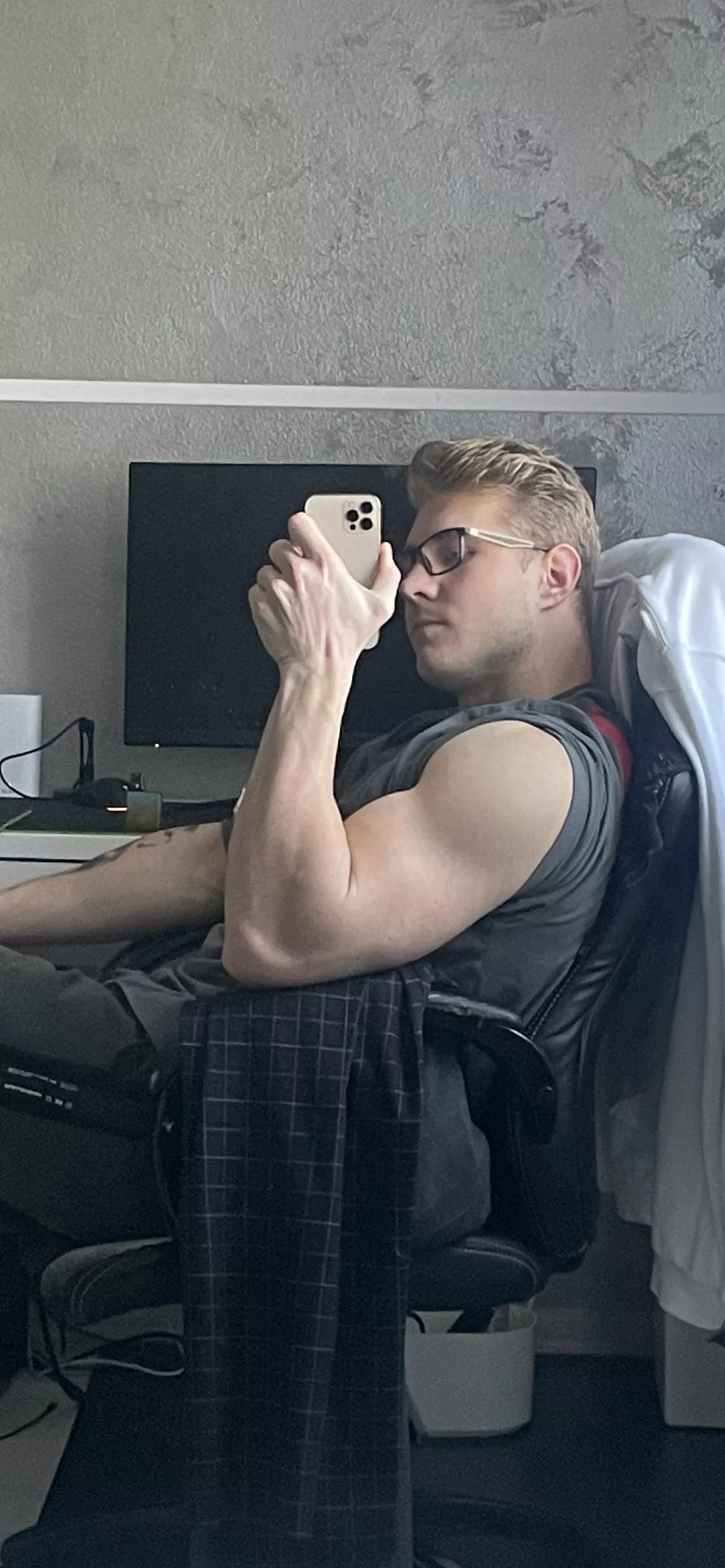 Genuinely curious, are my forearms good? posted by Nikki_iva