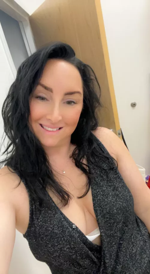 Happy Friday!! Bored at work so hope u enjoy 💋 by melsadventures