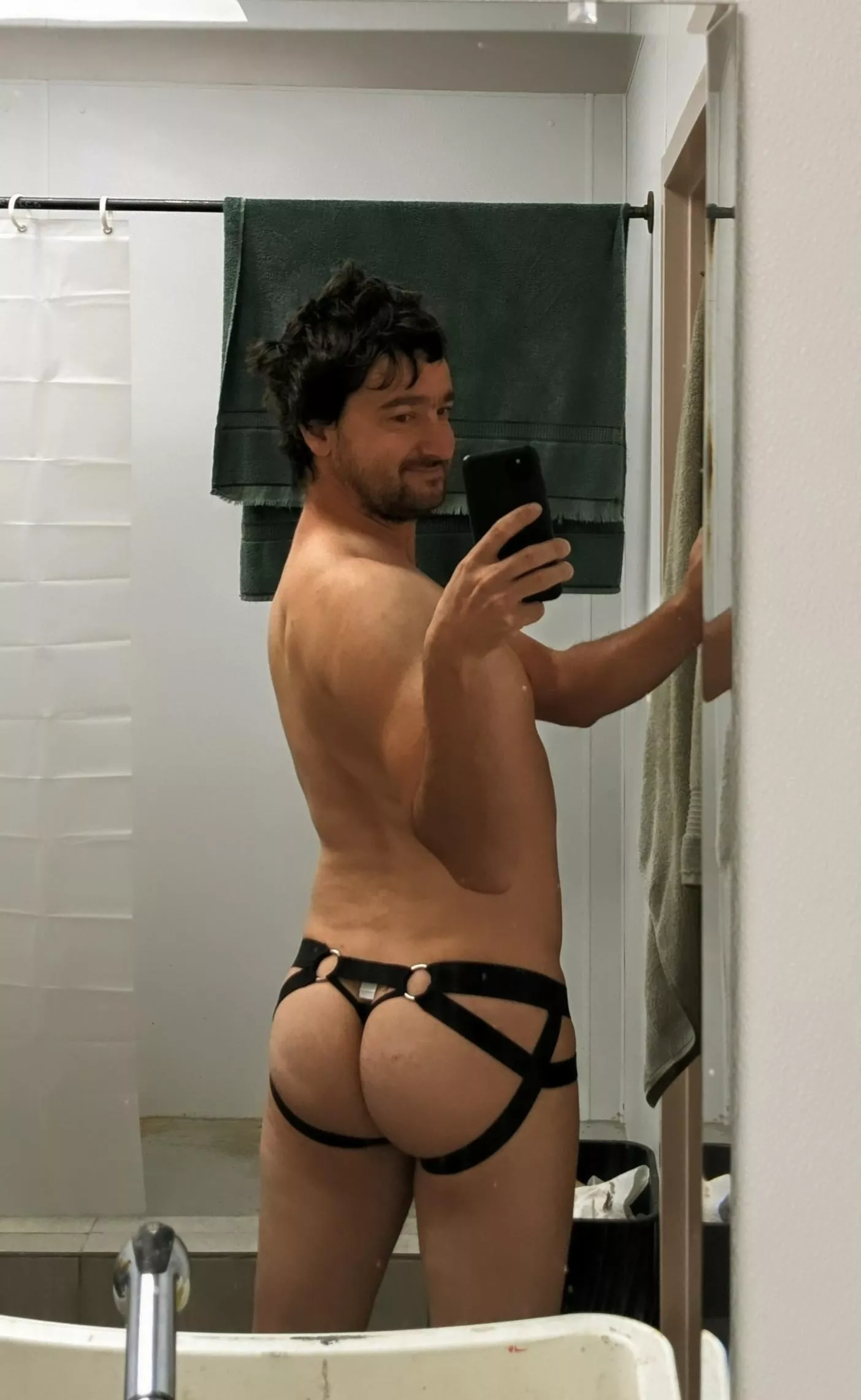 hold on posted by iwearcutethongs