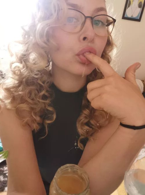 Honey, i'm home 🍯 by zen_o