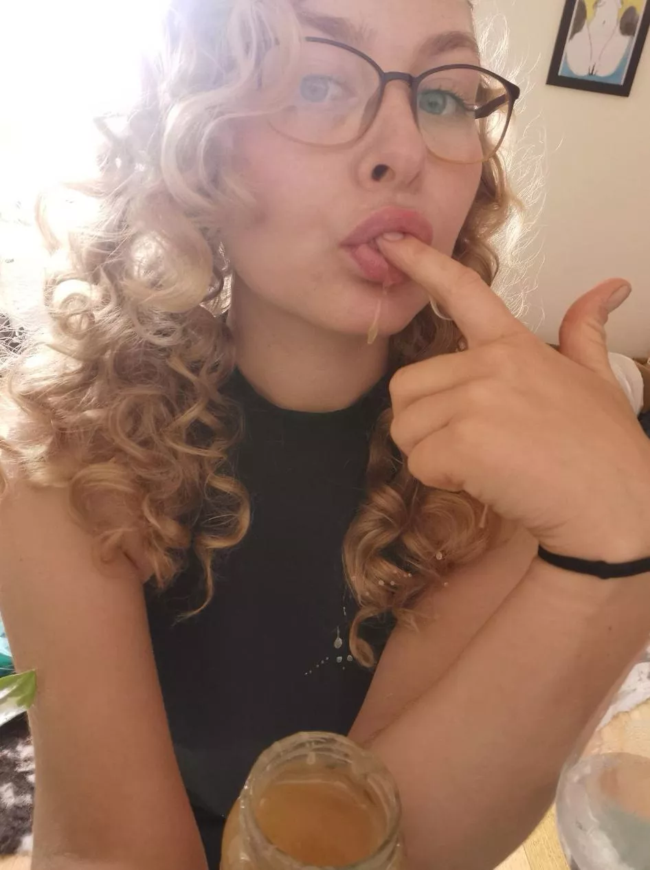 Honey, i'm home 🍯 posted by zen_o