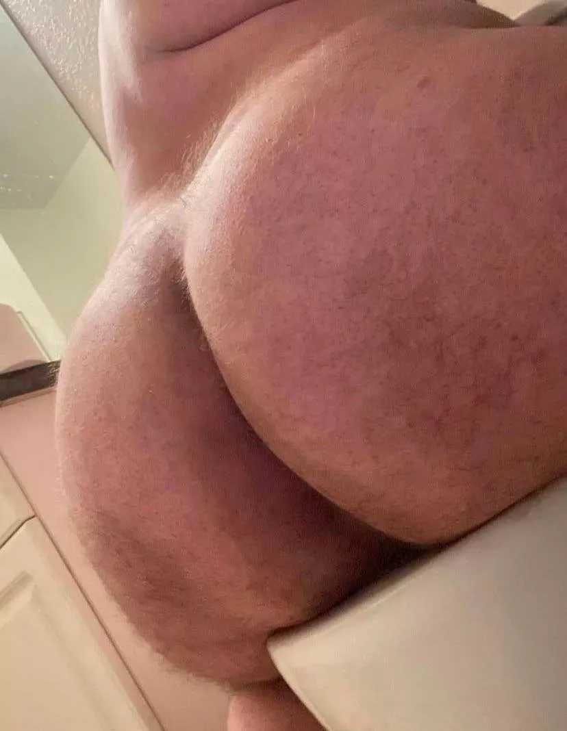 Huge juicy ass posted by night-accordeon