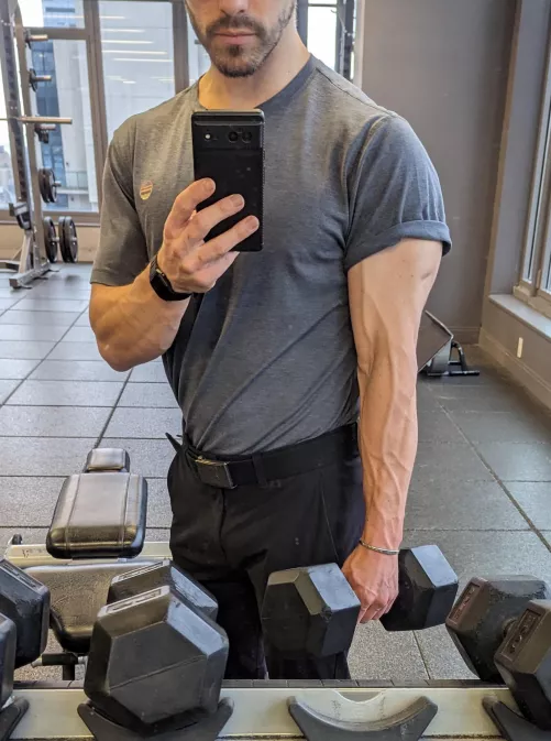 I wholeheartedly acknowledge the fact that holding a dumbbell is cheating. Hope you don't mind! by strokes_on_you