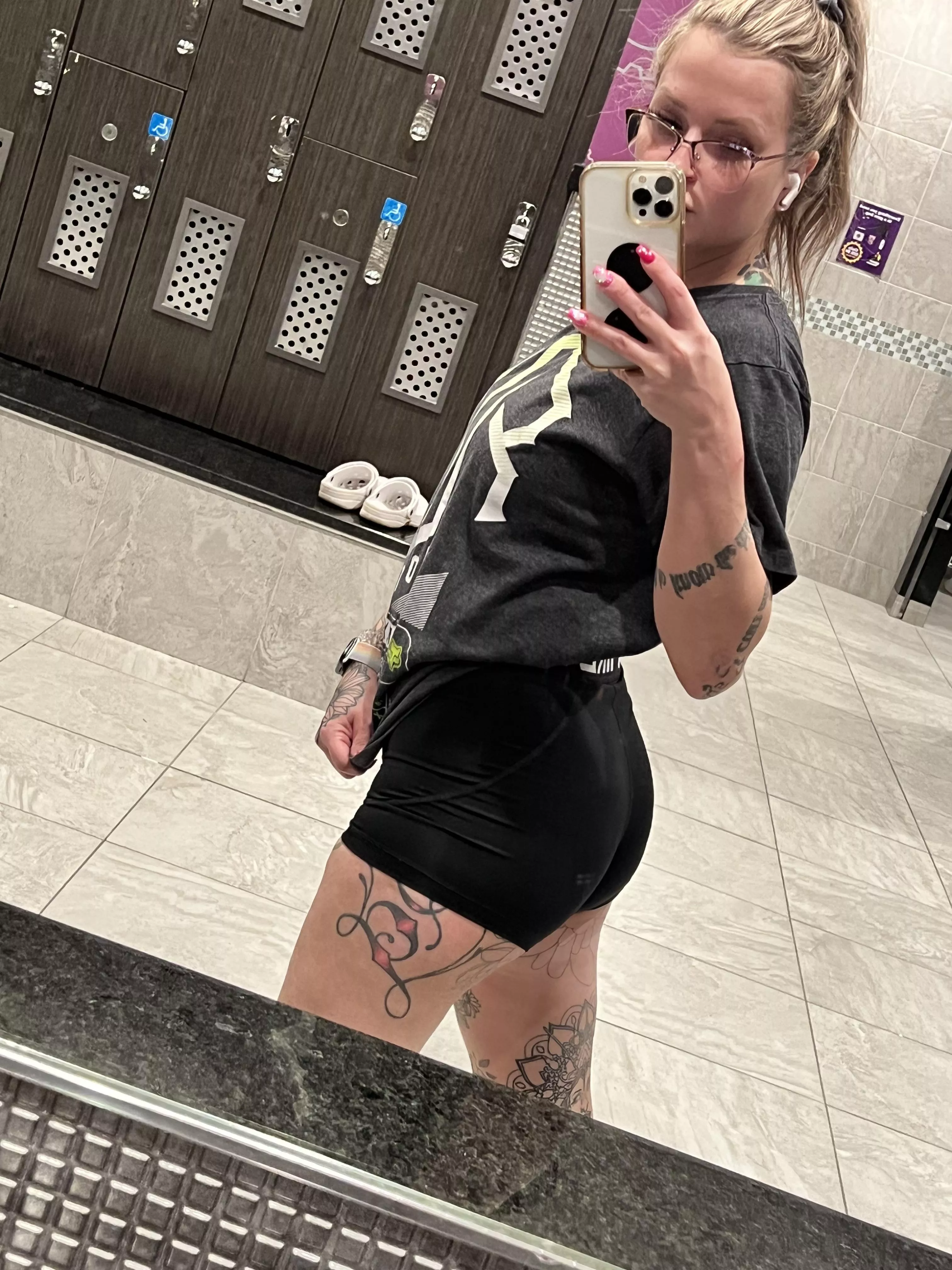 It was glute day posted by missrayexo