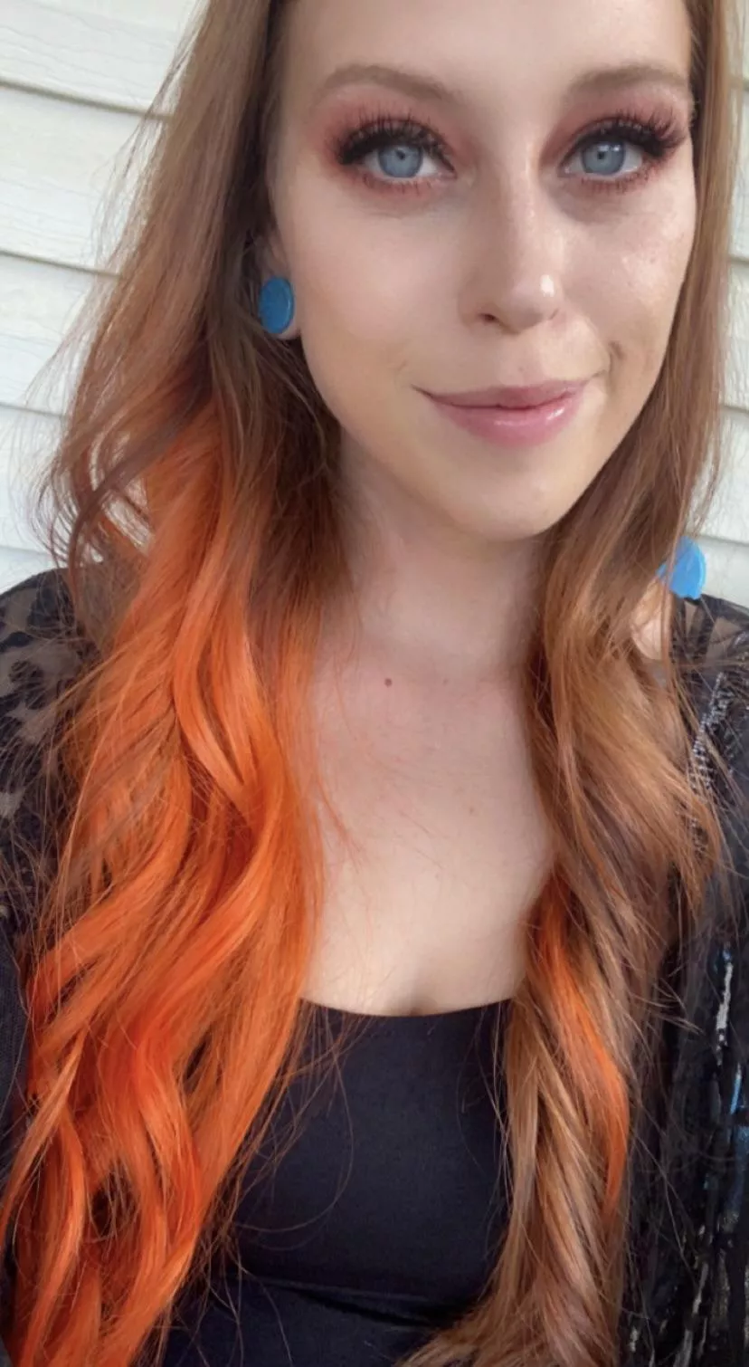 just keep smilin posted by istayyawayyyX