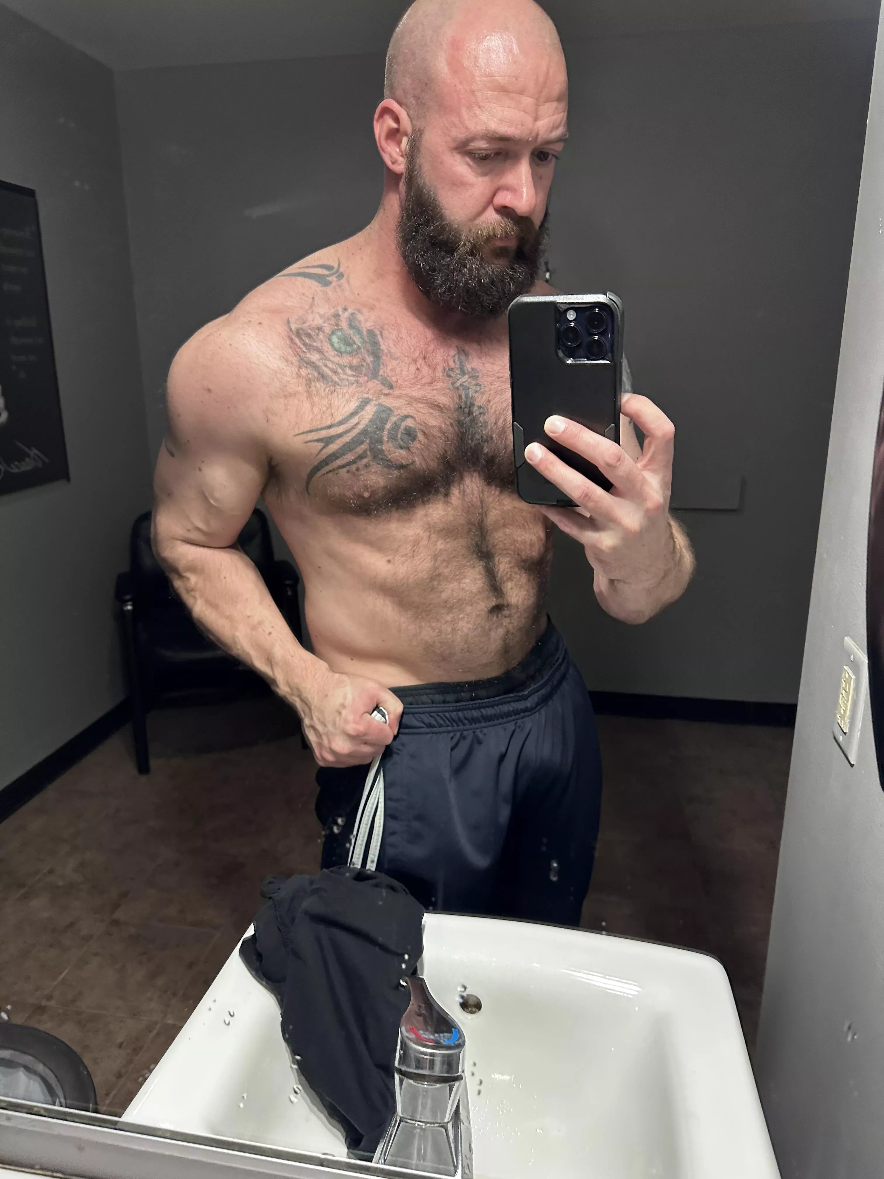 Like all of my extremities it’s going to take more than 1 hand to get a good grip posted by Windycitydxxx