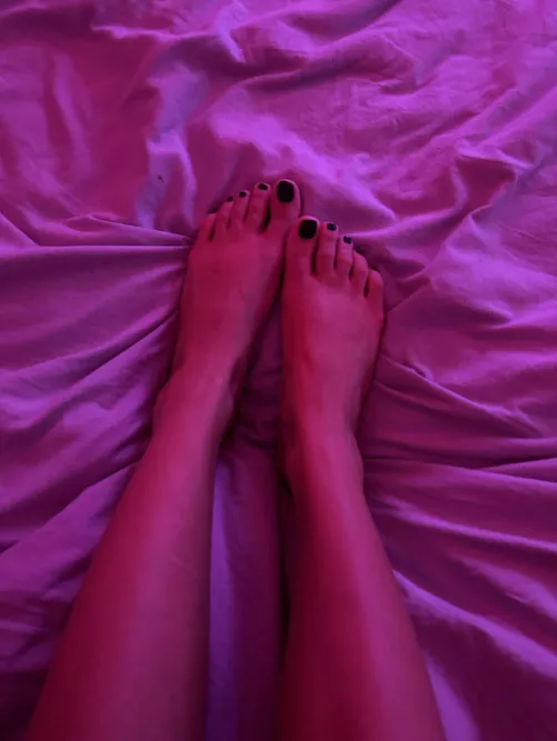 Like this ONLY if you’d suck my toes by giuliavaneri