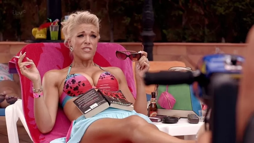 MILF smoking by ilbbs69