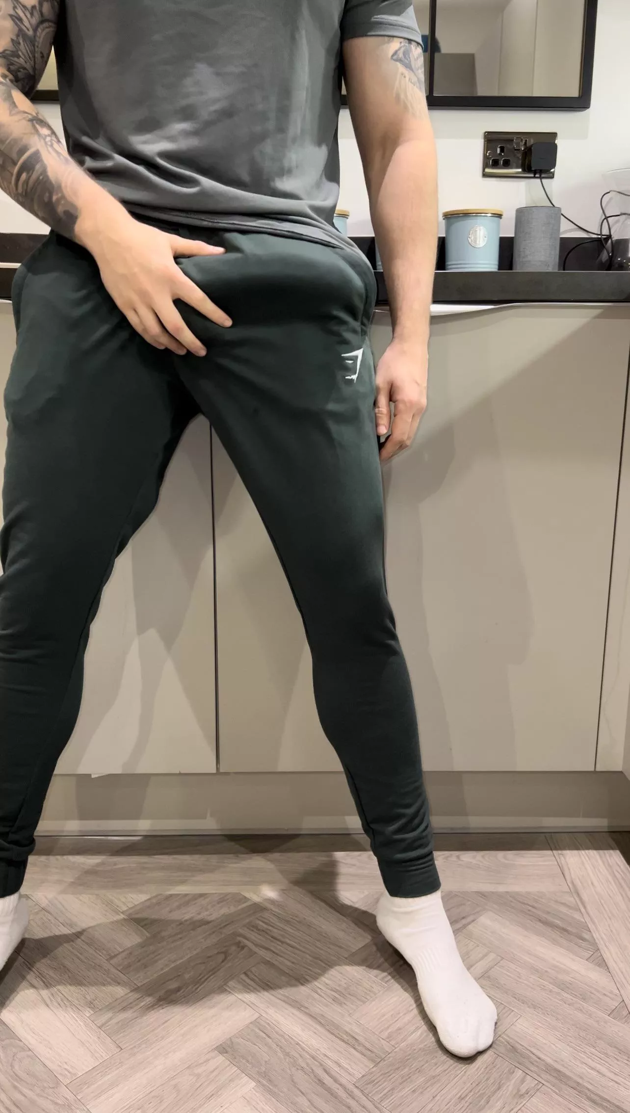 my new joggers don’t hide this very well posted by 1dollarscratchy