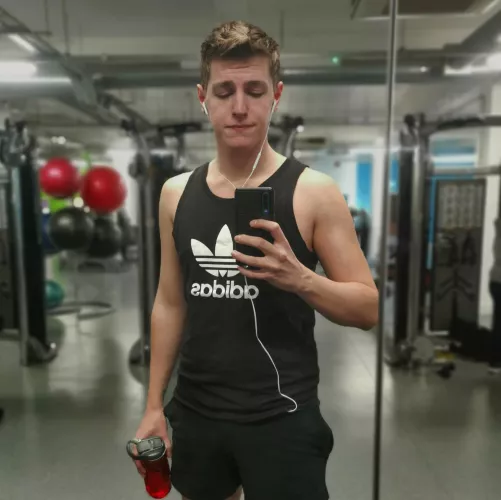 New years resolution to get back to the gym is going well by Va1iant7