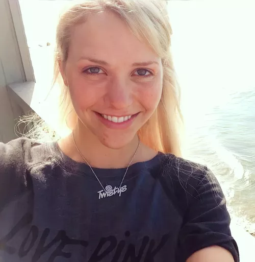 Old selfie without makeup by dirty_lee