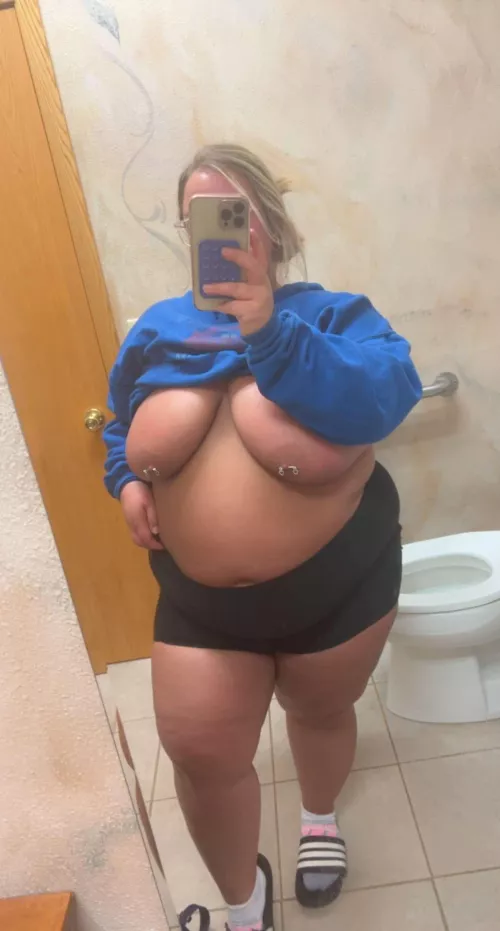 Oof he has been keeping this belly stuffed! by CarolinaReaper222