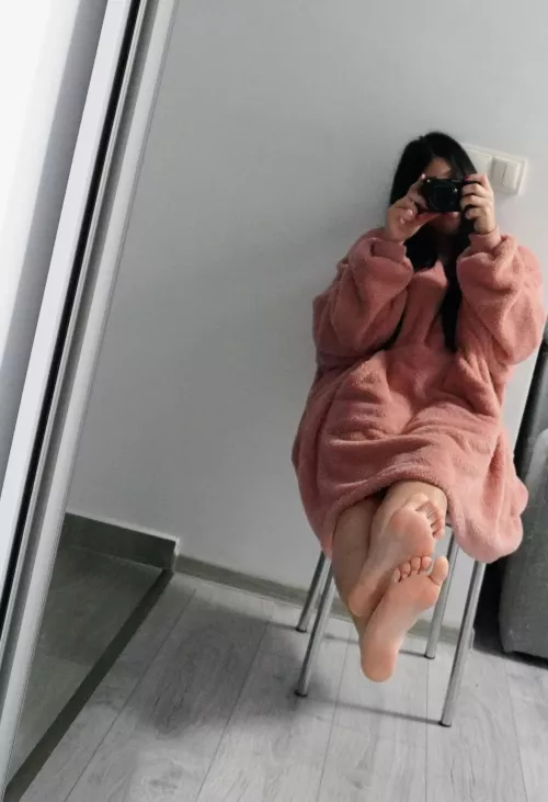 smile to the camera! or to my feet by only-annie