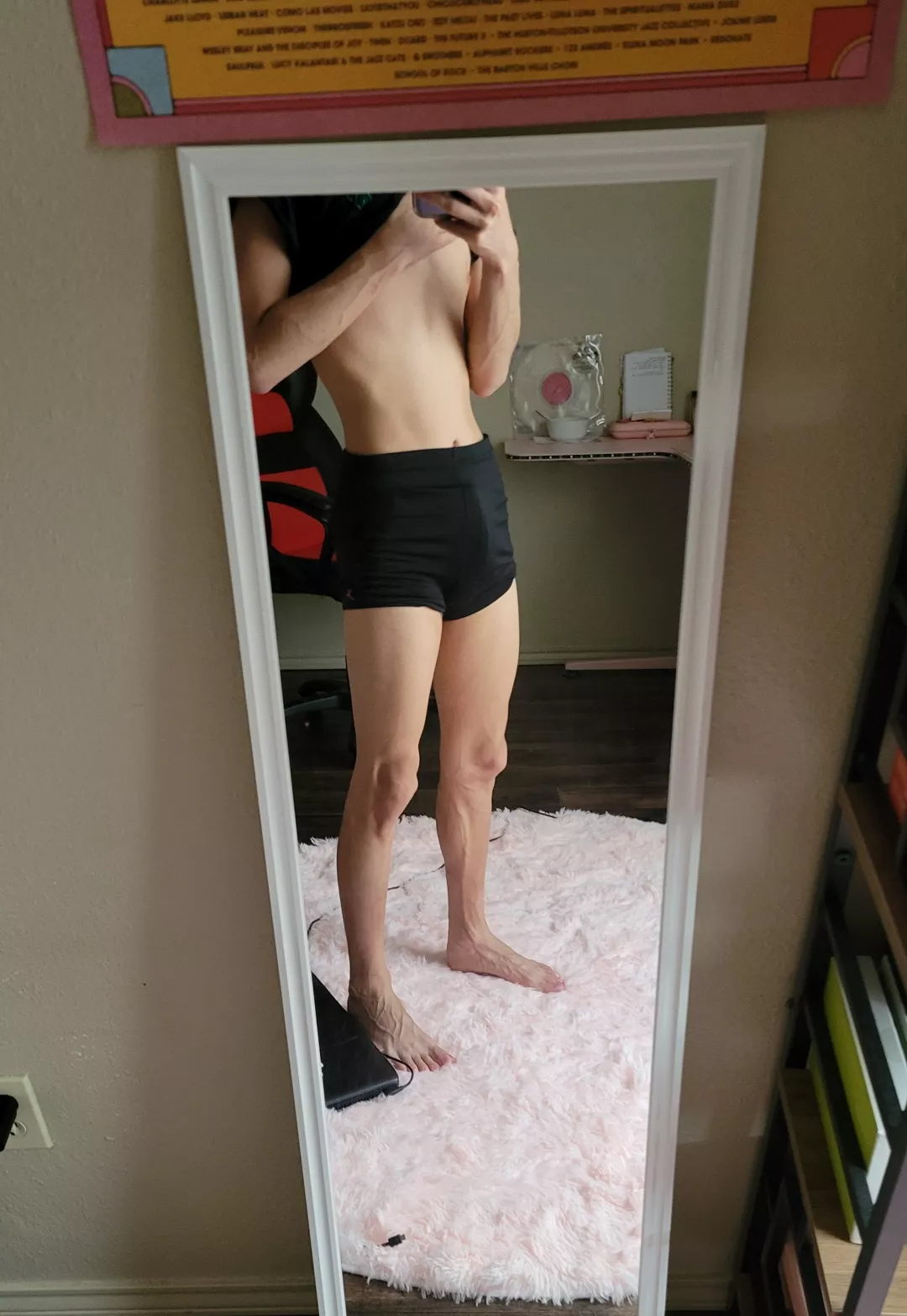 The morning wood peeping through the spandex 🫣🫣 posted by K-pop_Trash