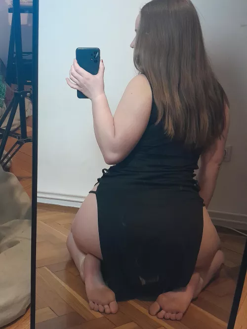 The perfect dress for this pose by SensualNature99