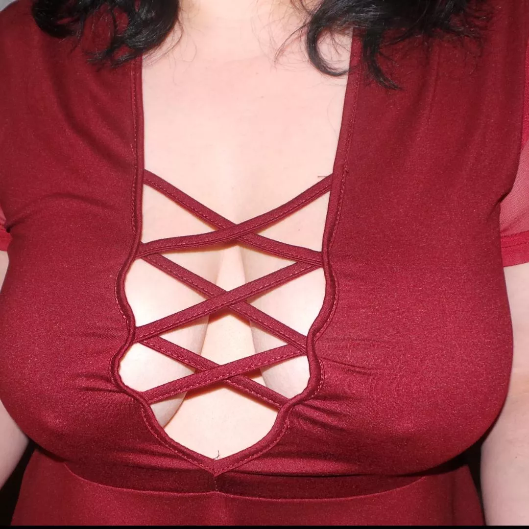 what do u think? to wear or not to wear posted by Medium-Ad697