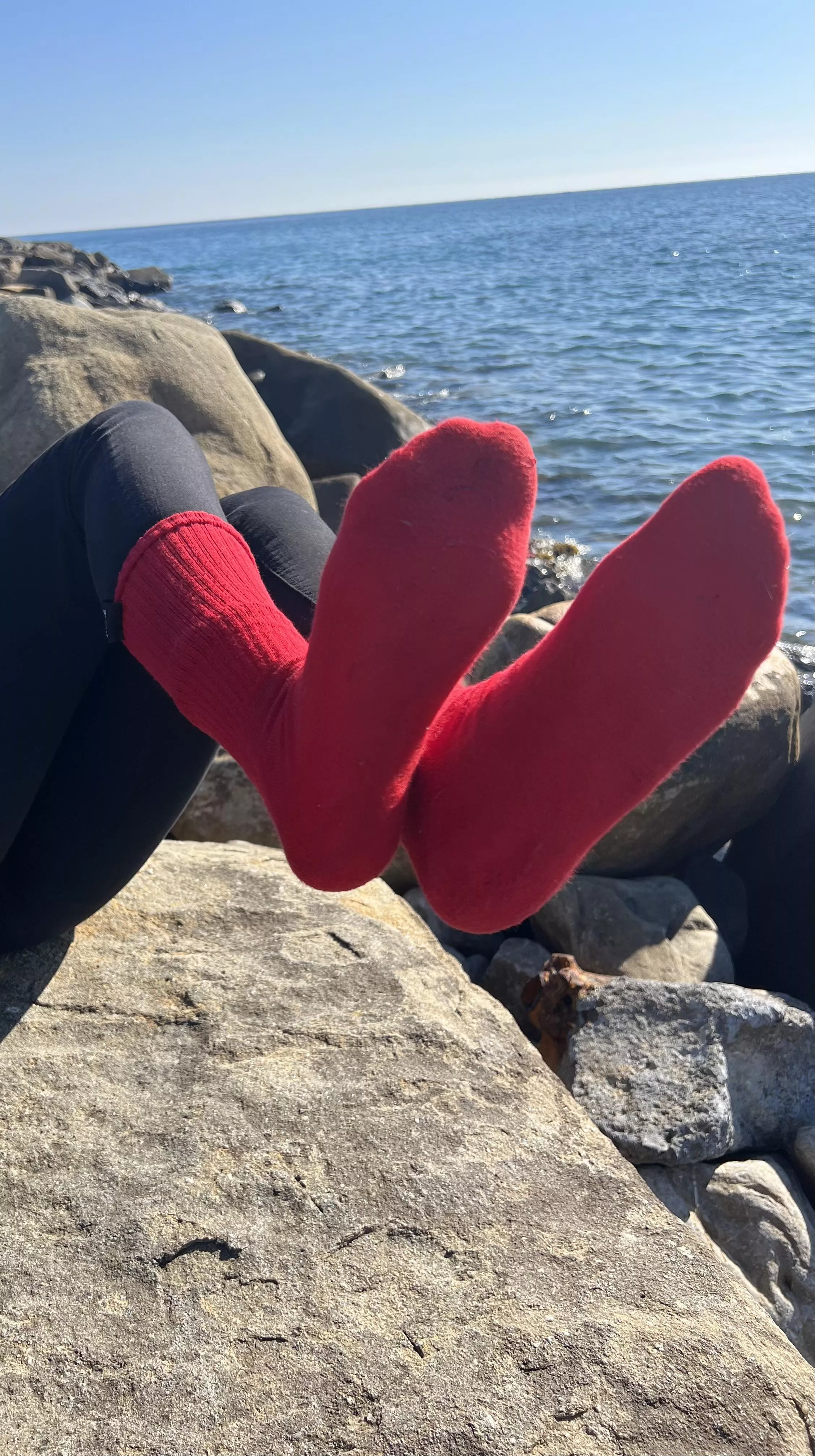 Who comes to the sea? posted by Pretty_Mya